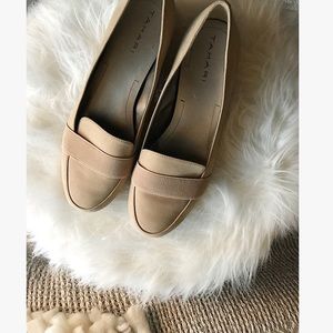 TAHARI leather loafers